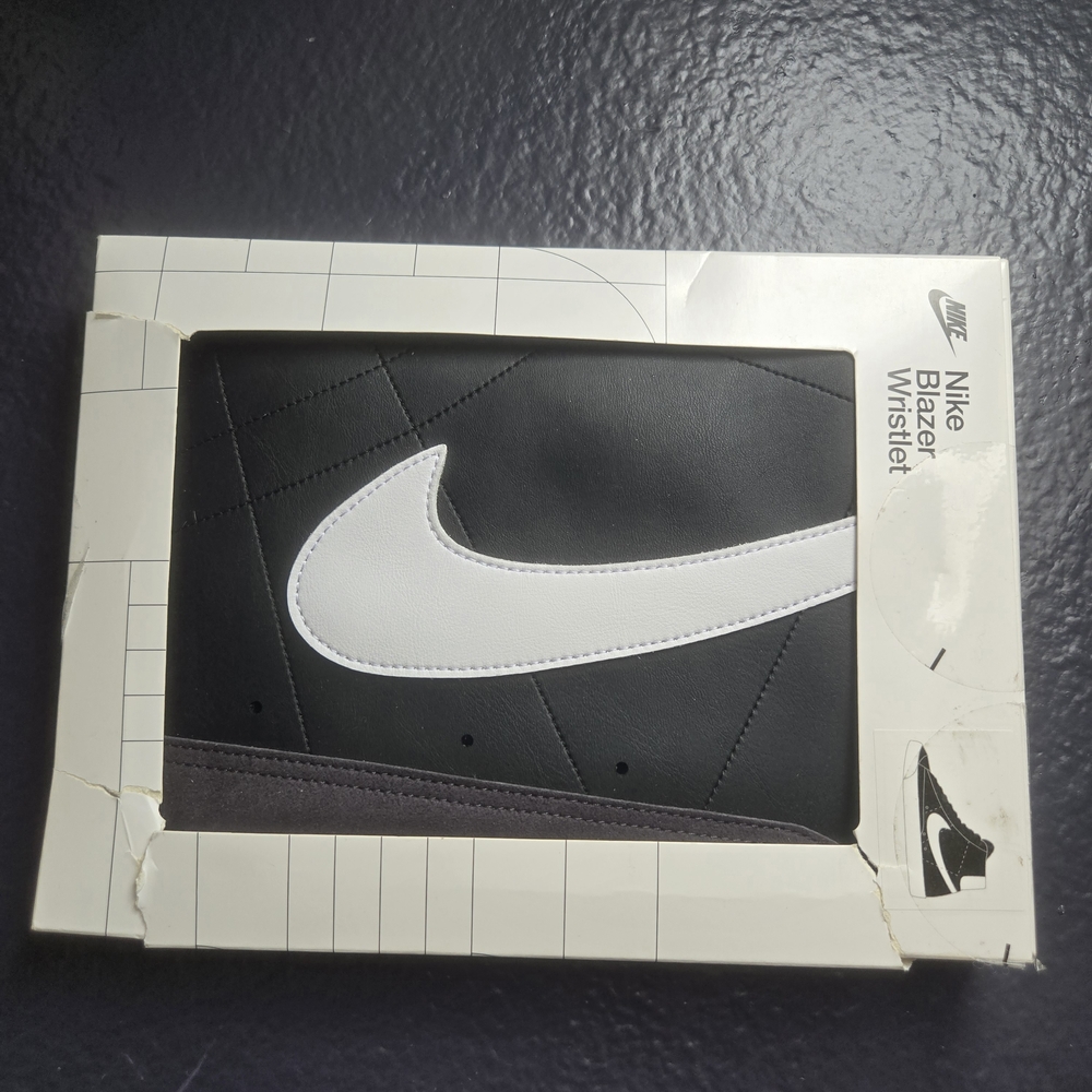 Nike Black and White Blazer Wristlet Bag - Picture 5 of 5